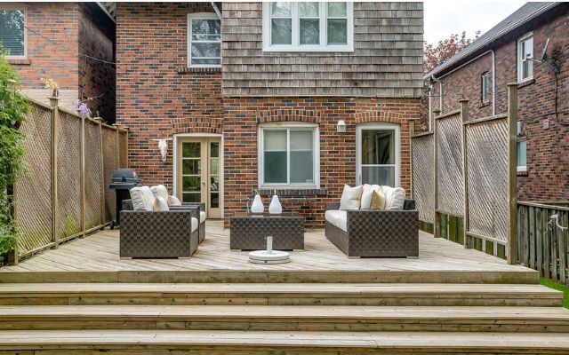 A private Toronto back yard for relaxing outdoors.