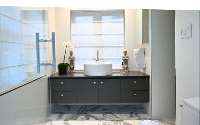 A bright ensuite with a spa-like feel.