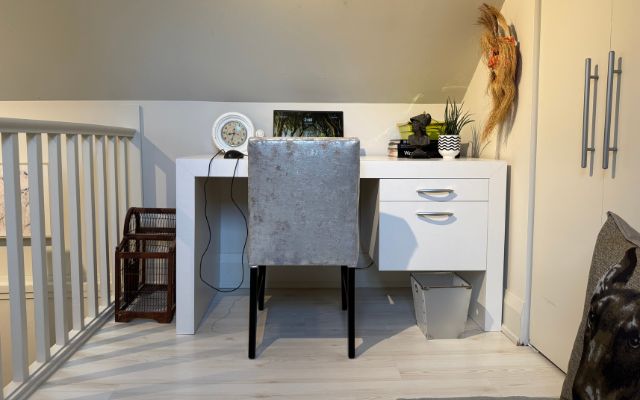 A dedicated third-floor work station for productive extended stays.